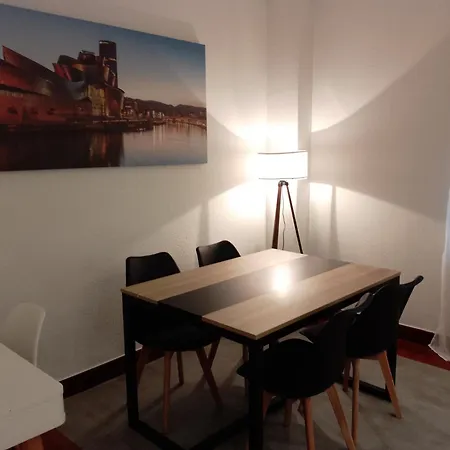Centro De Bilbao, Amplio, Ascensor Apartment